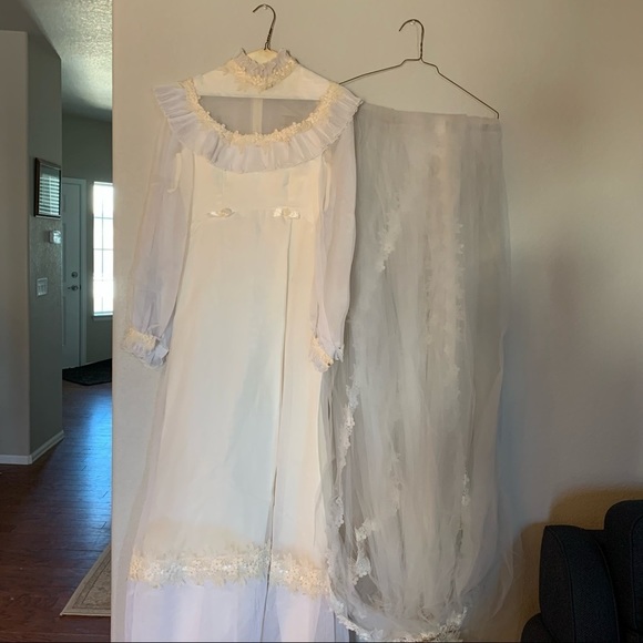 Vintage Wedding Dress w/extra long Lace Tule Cathedral Veil UNION MADE - Picture 3 of 14